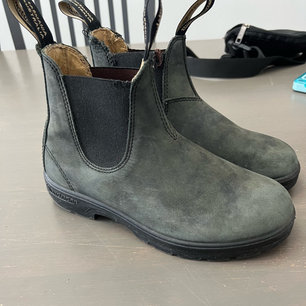 Women’s blundstones